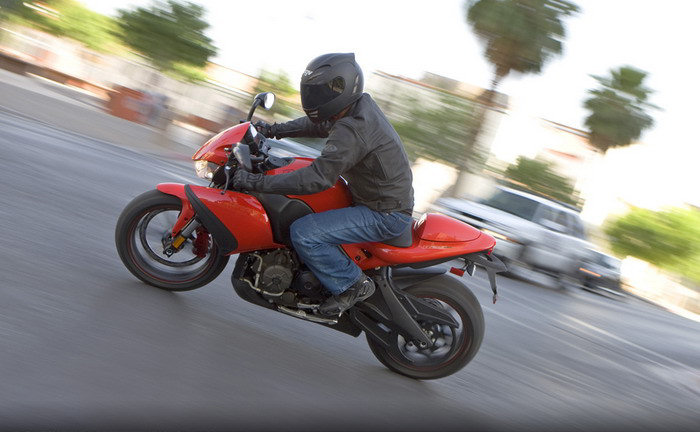 http://www.motoplanete.com/buell/galerie/1125-CR-2009//9.jpg