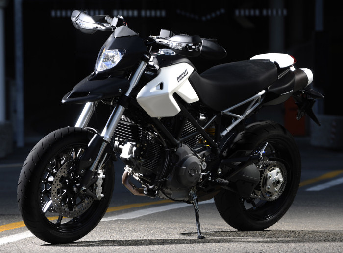 http://www.motoplanete.com/ducati/zoom-700px/796-hypermotard-2010-700px.jpg