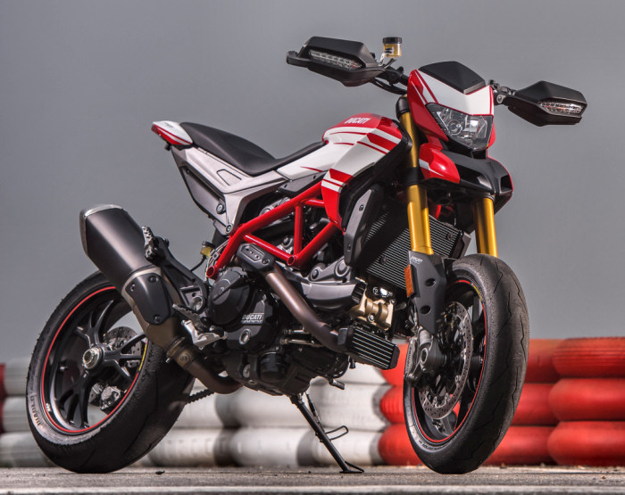 http://www.motoplanete.com/ducati/zoom-700px/ducati-939-hypermotard-SP-2016-700px.jpg