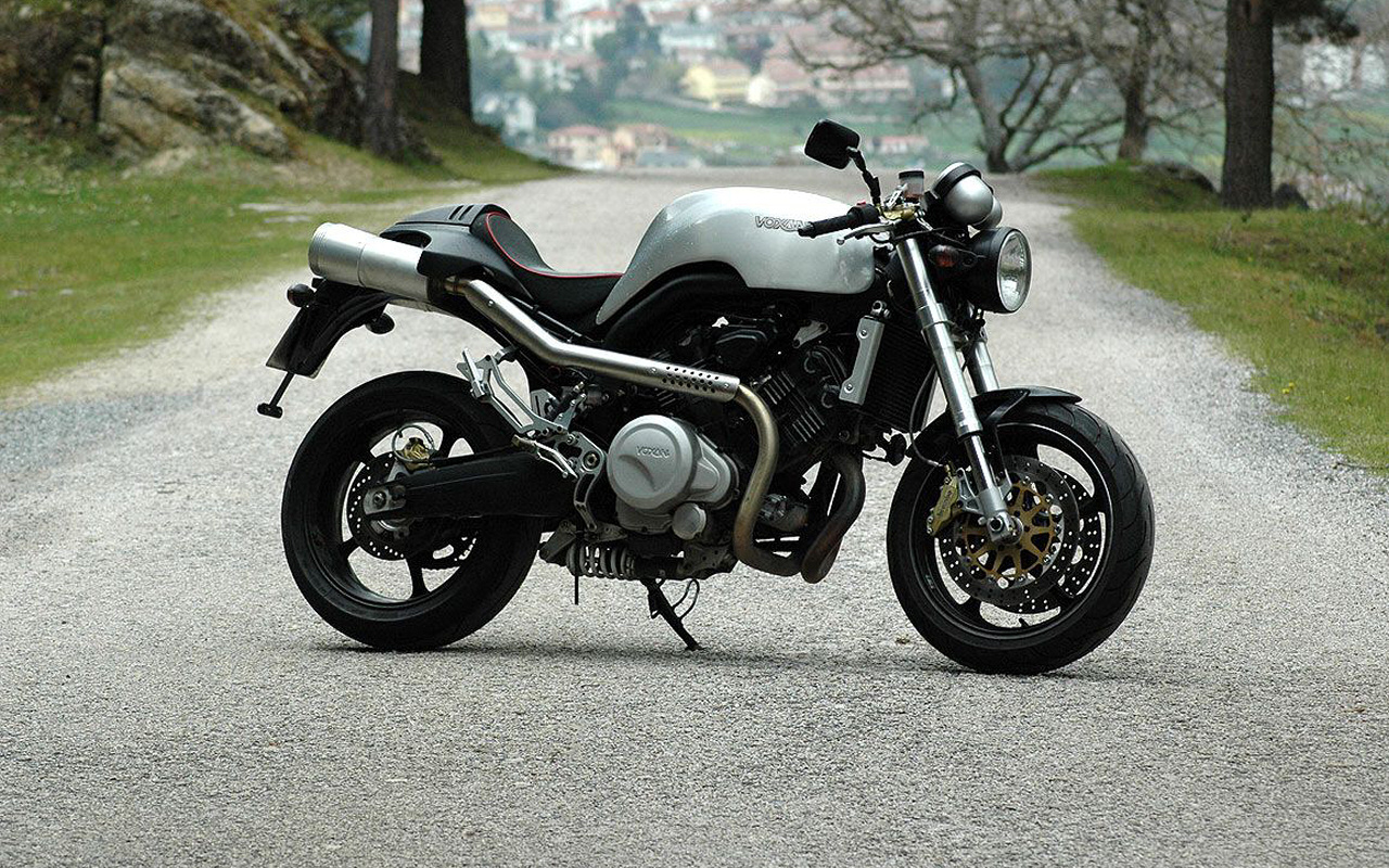 http://www.motoplanete.com/galerie/Galerie_de_fonds_d_ecran/VOXAN/BLACK_MAGIC//Voxan_1000_black_magic_1280_x_800-2.jpg