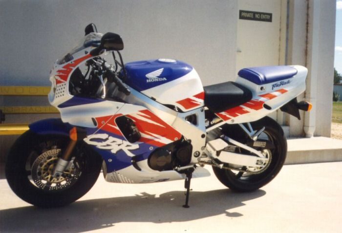 http://www.motoplanete.com/honda/galerie/900-CBR-92//1.jpg