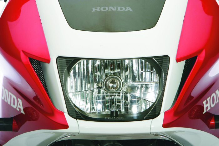http://www.motoplanete.com/honda/galerie/CB-1300-S-2005/12.jpg