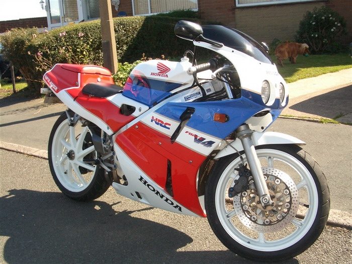 Galerie - Honda NC 30 - VFR 400 R