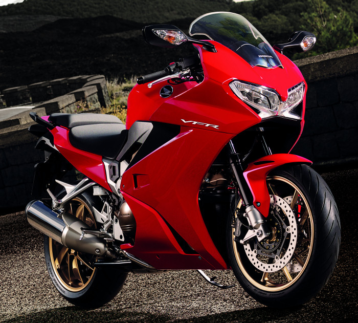 Honda-VFR-800-2014-2-700px.jpg