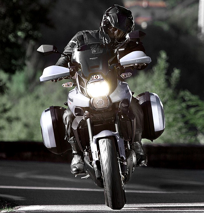 http://www.motoplanete.com/kawasaki/zoom-700px/kawasaki-650-versys-2013-tourer-650px.jpg