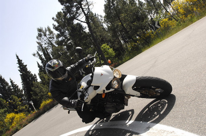 http://www.motoplanete.com/morini/galerie/1200-CORSARO-VELOCE//21.jpg