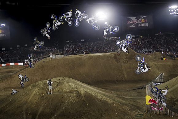 Cameron Sinclair rentre un DOUBLE BACKFLIP aux X-Fighters à Fort Worth.