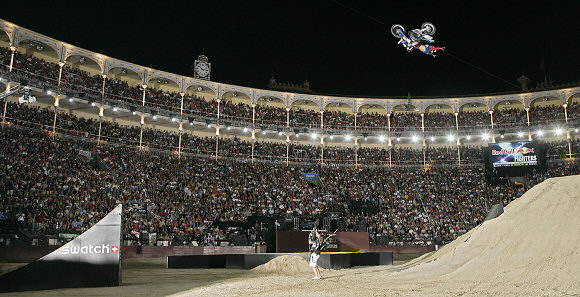 Les Red Bull X-Fighters s'affronteront dans l'arène de Madrid ce week-end.