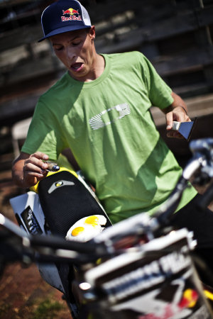Cameron Sinclair rentre un DOUBLE BACKFLIP aux X-Fighters à Fort Worth.