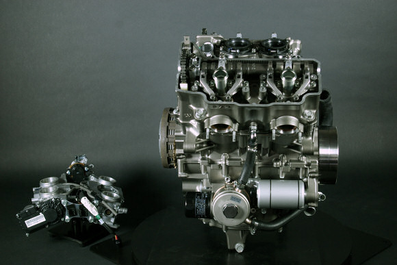 Le V4 de la VFR 1200 mis à nu.