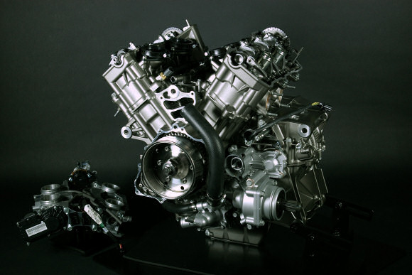 Le V4 de la VFR 1200 mis à nu.