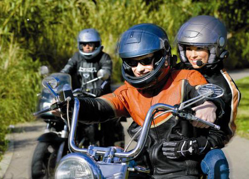 Cardo annonce le SCALA RIDER Q2 MULTISET et sa coopération avec Schuberth.