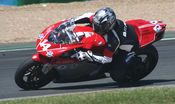 La MV-Agusta du MRT 14 se distingue au Championnat de France d'Endurance.