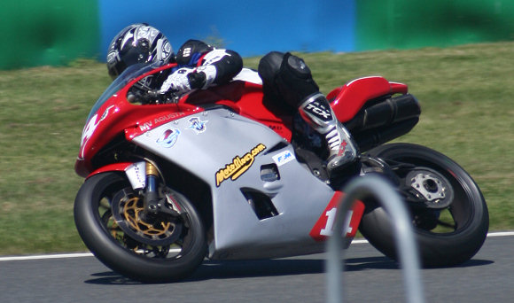 La MV-Agusta du MRT 14 se distingue au Championnat de France d'Endurance.