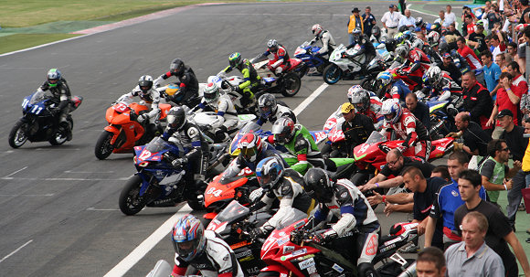 La MV-Agusta du MRT 14 se distingue au Championnat de France d'Endurance.