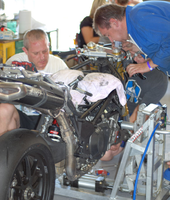 La MV-Agusta du MRT 14 se distingue au Championnat de France d'Endurance.