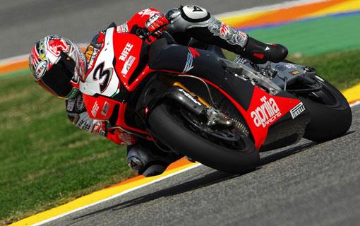 Max Biaggi et son Aprilia RSV4 sont en pole provisoire au SBK de Valence.