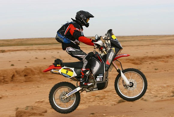 L'Africa Race ouvre tranquillement la route pour sa première étape.