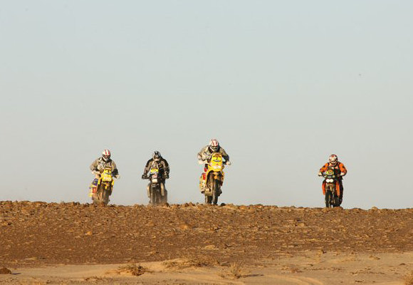 L'Africa race affronte le piège des sables de l'Adrar.