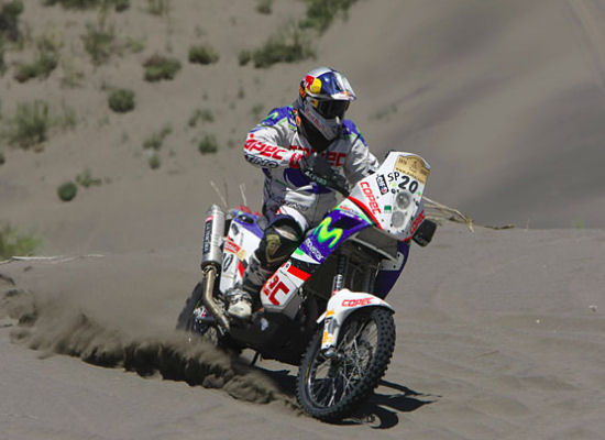Cyril Despres remporte la 6eme étape du Dakar, Mais Coma ne lache rien au classement.