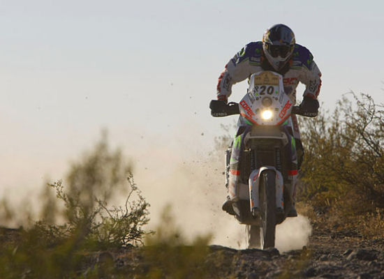 Cyril Despres remporte la 6eme étape du Dakar, Mais Coma ne lache rien au classement.