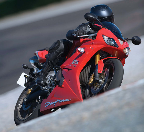Choisissez et customisez votre Triumph en live sur le web. Génial !