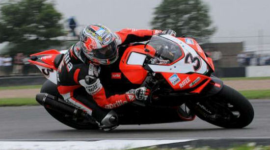 Spies reprend la main à l'exercice de la Superpôle en SBK à Donington.