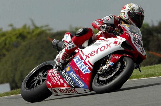 Spies reprend la main à l'exercice de la Superpôle en SBK à Donington.