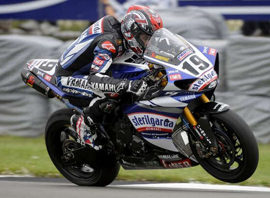 Spies reprend la main à l'exercice de la Superpôle en SBK à Donington.
