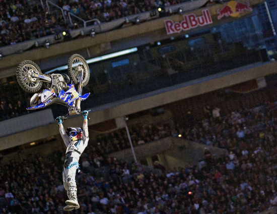 Le nouveau maître des RED BULL X-FIGHTERS à Calgary s'appelle ROBBIE MADDISON.