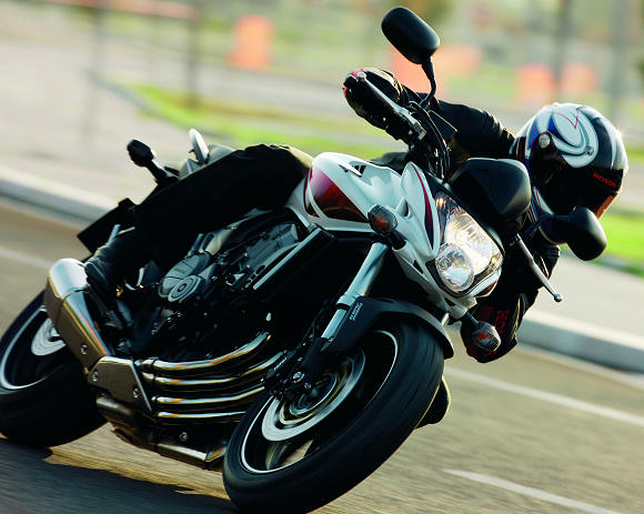2009 - La Honda 600 Hornet se bonifie pour plus d'efficacité.
