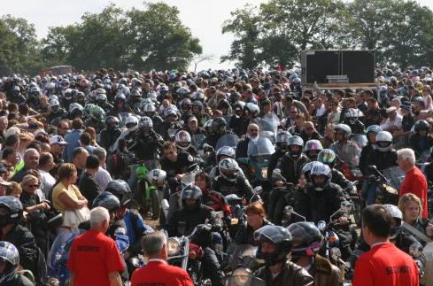 Des milliers de motards en pèlerinage à Porcaro.