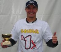 Trophée Bruno Bonhuil - Vente aux enchères d'équipements de grands pilotes.