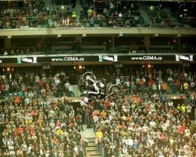 Duo de backflip...en Harley-Davidson !