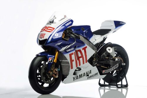 Présentation officielle de la YZF-M1 2009.