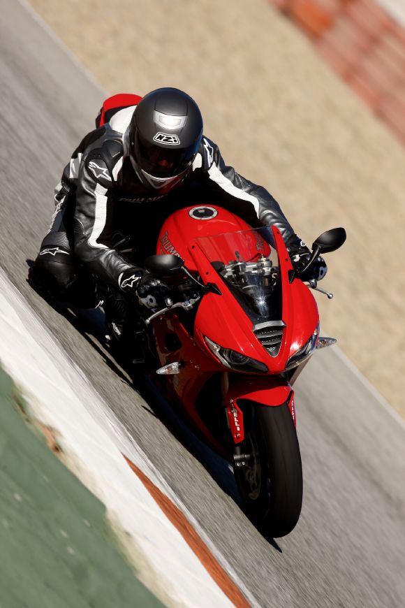 Triumph organise ses premiers Triumph Track Days.