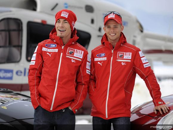 Ducati leve le voile sur la Desmosedici GP10 de Stoner et Hayden.
