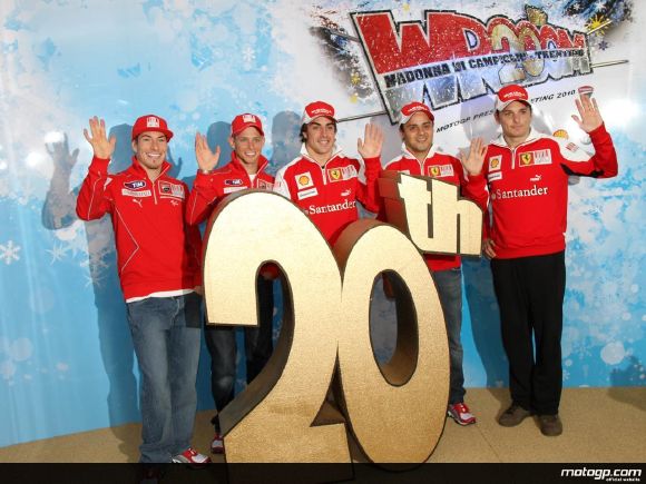 Ducati leve le voile sur la Desmosedici GP10 de Stoner et Hayden.