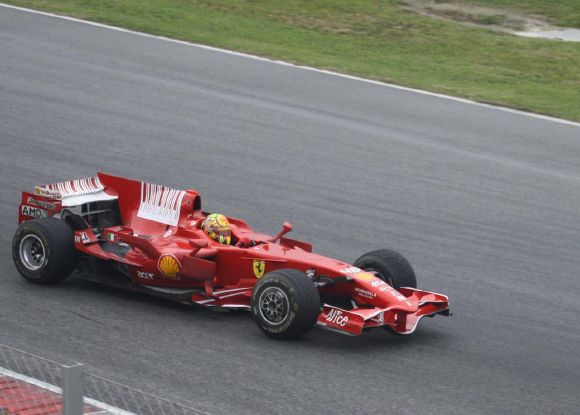 Rossi satisfait de sa première journée essais sur Ferrari.