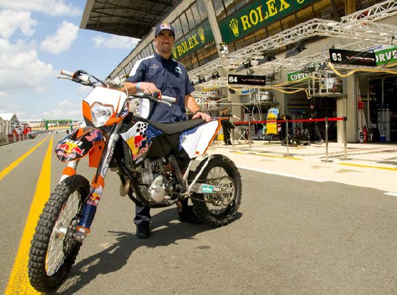 Luc Alphand gravement blessé à moto.