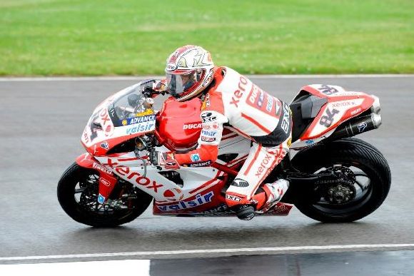 WSBK/Donington - Fabrizio domine la première séance de qualifs.