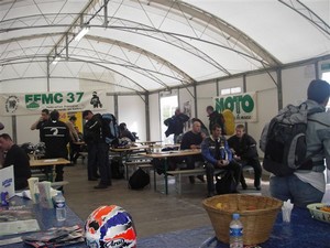Les Relais Calmos ! sur la route du GP de France.
