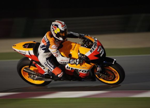 MotoGP - Stoner roule peu mais bien lors de la seconde journée d'essais noctures à Losail.