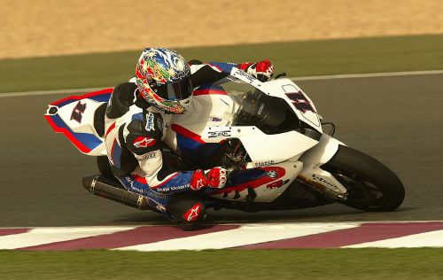 Le SBK au Qatar dominé de bout en bout par Spies et sa double victoire.