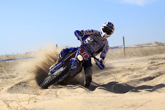 ISDE/J2 - L'équipe de france Trophée conserve la tête.