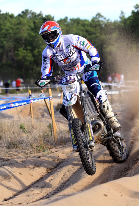 ISDE/J2 - L'équipe de france Trophée conserve la tête.