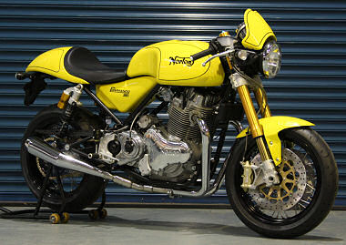 Norton 961 Commando Caf� Racer 2010 - Fiche moto - 
