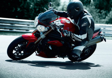 Triumph 1050 SPEED TRIPLE 2011 - Fiche moto - 