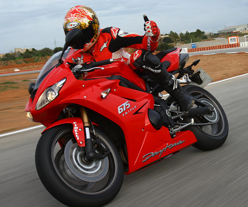 Essai de la Triumph 675 Daytona 2009