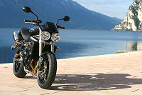 Triumph 675 STREET TRIPLE